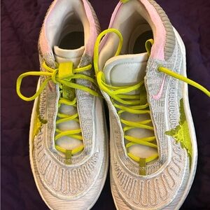 Vibrant Men’s Sneakers with Neon Accents